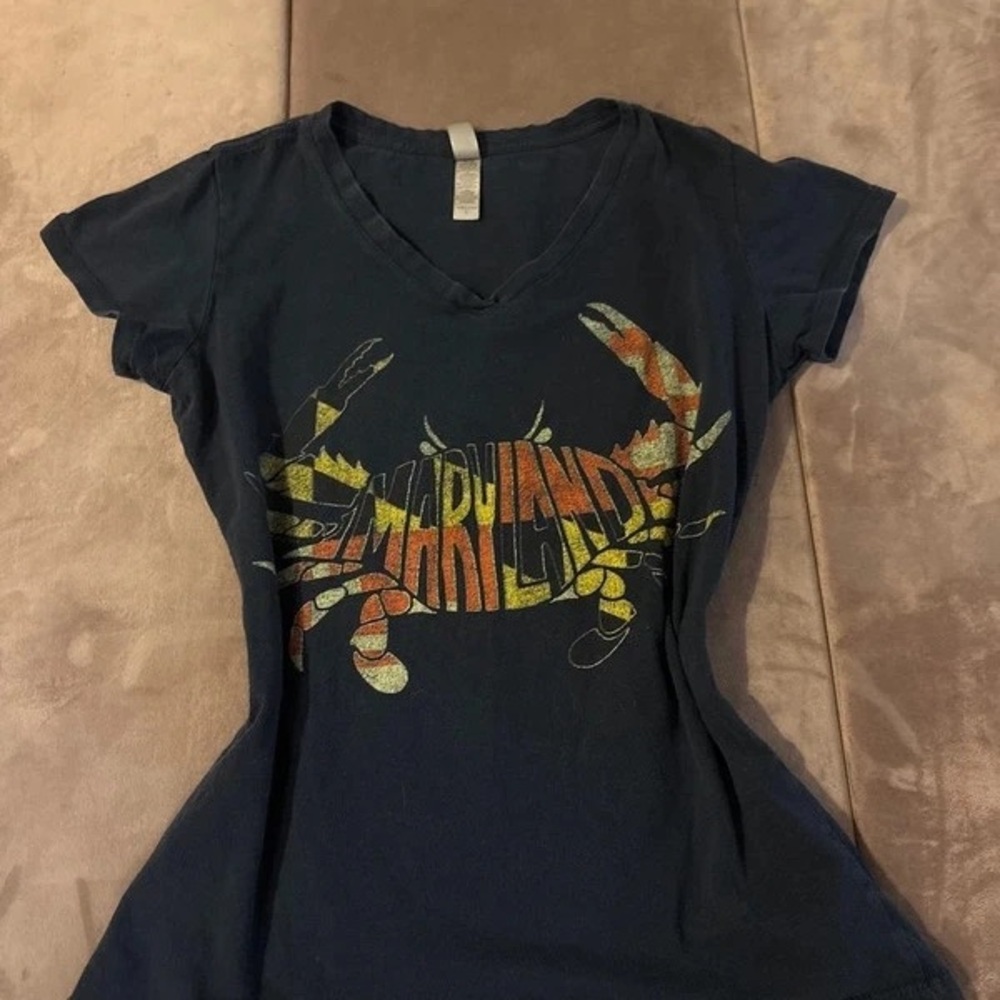 Maryland Crab Graphic V-Neck Tee - Black - Picture 2 of 4